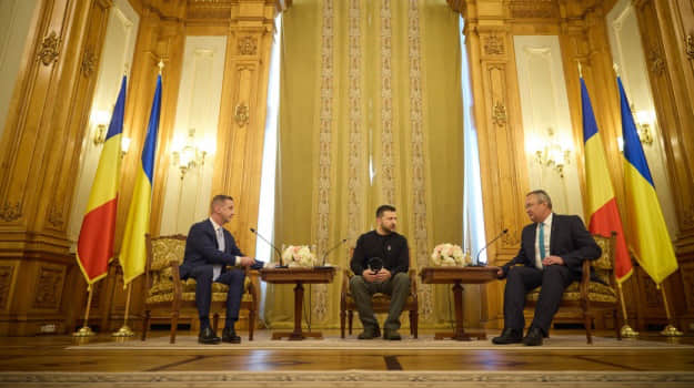 Zelenskyy meets with parliamentary and government leaders in Romania