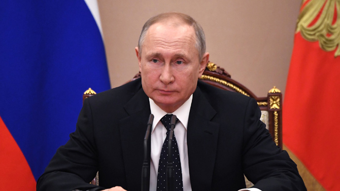 Путин увеличил число вице-премьеров и уволил 3 министров  