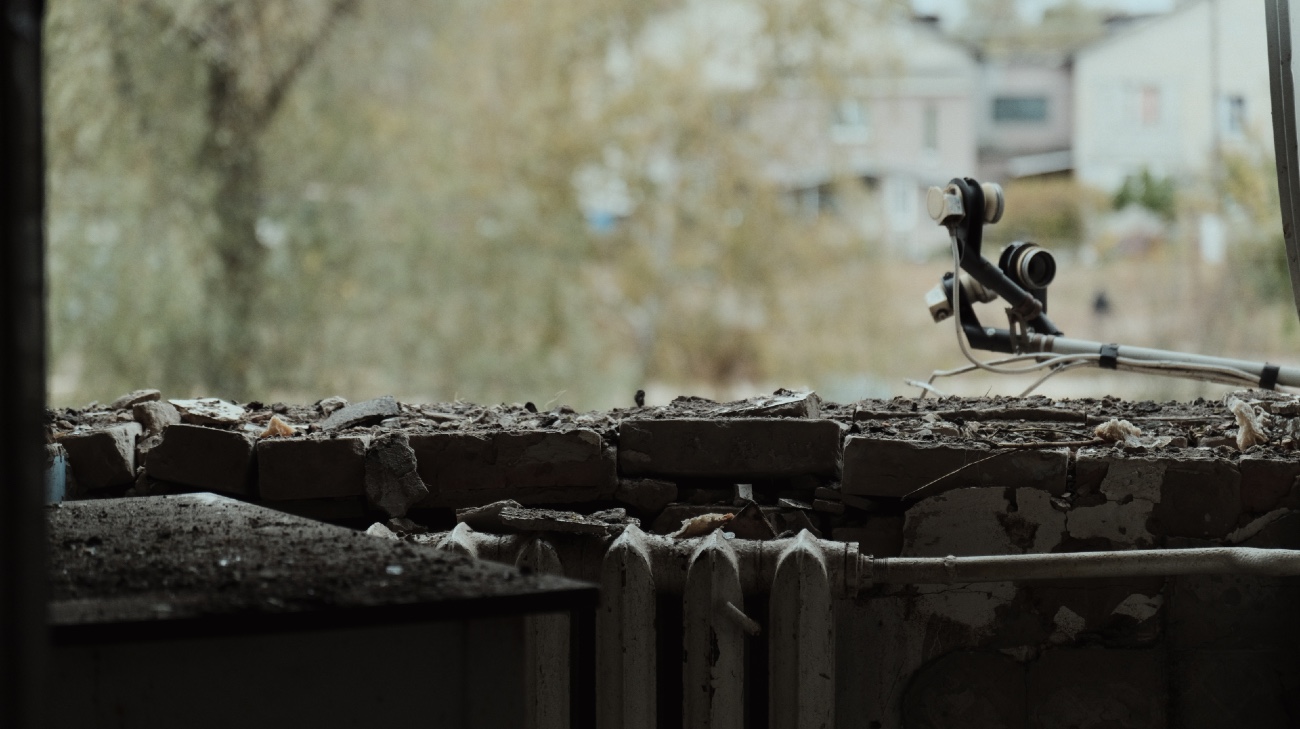 Russian forces drop explosives on house in Kherson Oblast, injuring man