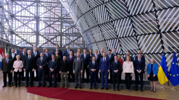 Zelenskyy arrives at EU summit