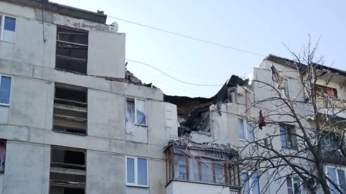 Луганщина: за добу 15 зруйнованих будинків, є загиблий і постраждалі