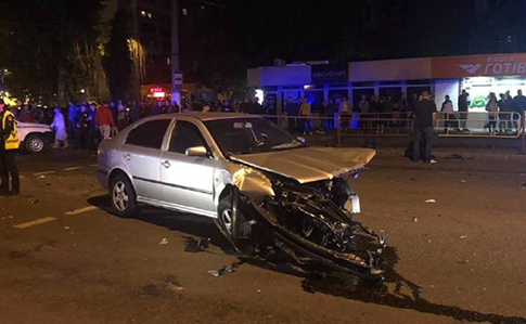 В Одесі авто влетіло в зупинку транспорту: 3 загиблих, 4 постраждалих