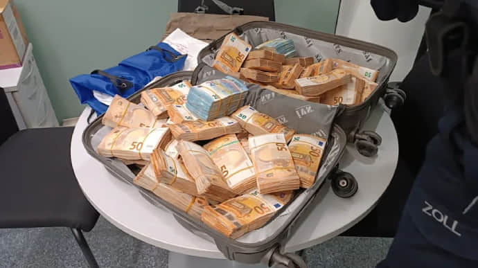 В аэропорту Мюнхена у украинца-пенсионера нашли 450 тысяч евро наличными