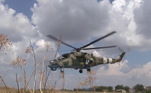 Военные в Азовском море провели учения с боевыми вертолетами
