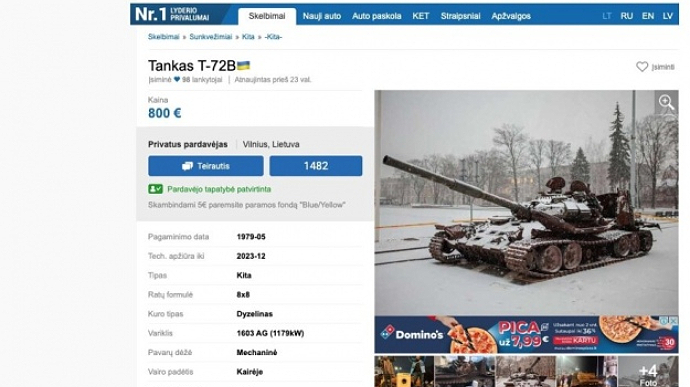 Підбитий російський танк, який експонують у Вільнюсі, жартома виставили на продаж