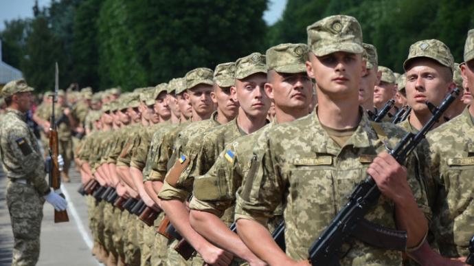В Украине отменили призыв на срочную военную службу во время войны