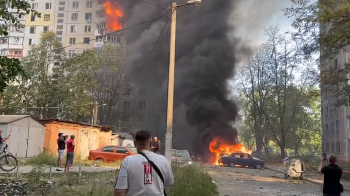 Zelenskyy reacts to latest Russian strike on Kharkiv and posts video showing its aftermath