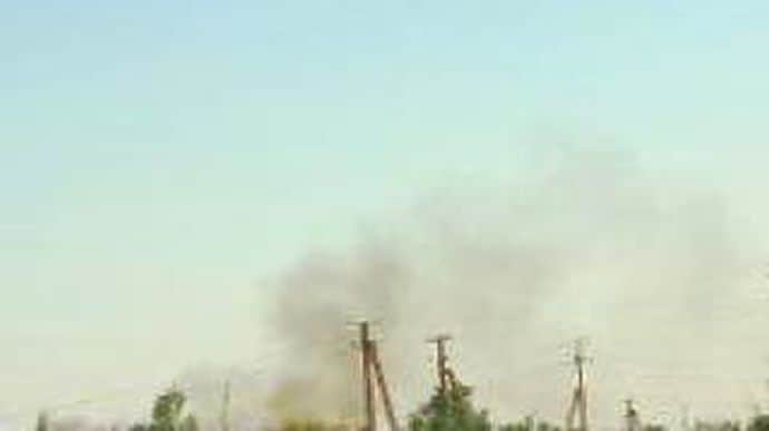 В Мелитополе прогремели громкие взрывы, виден густой дым – мэр