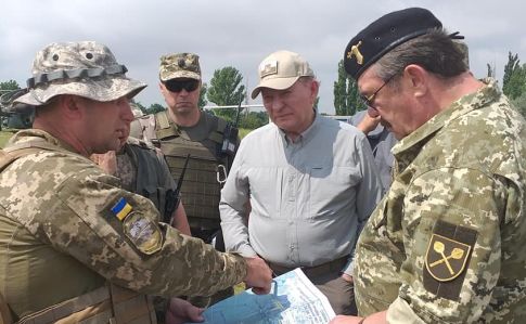 Кучма проверил разведение сил в Станице Луганской
