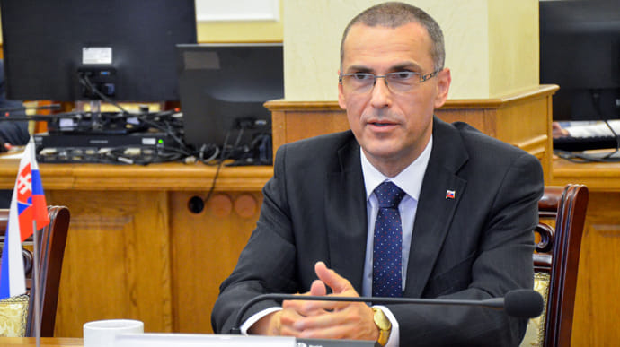 Генпрокурор Словаччини закрив справи про корупцію проти ексглави спецслужби і одного з олігархів