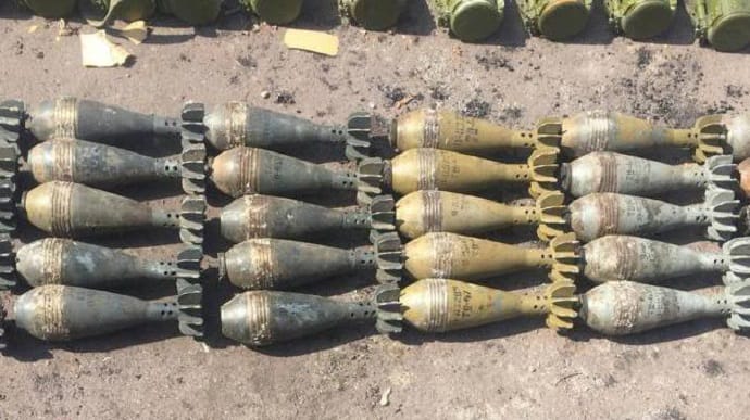На заброшенном заводе в Мариуполе обнаружили схрон боеприпасов