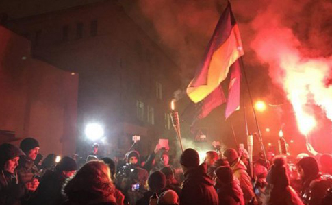 В Киеве начались столкновения между правоохранителями и участниками шествия
