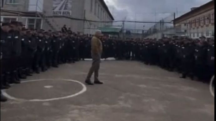 Нам нужны только штурмовики: появилось видео вербовки Пригожиным российских заключенных