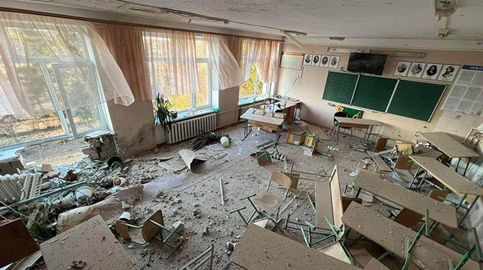 Российские оккупанты разрушили минимум 45 учебных заведений в Киевской области 
