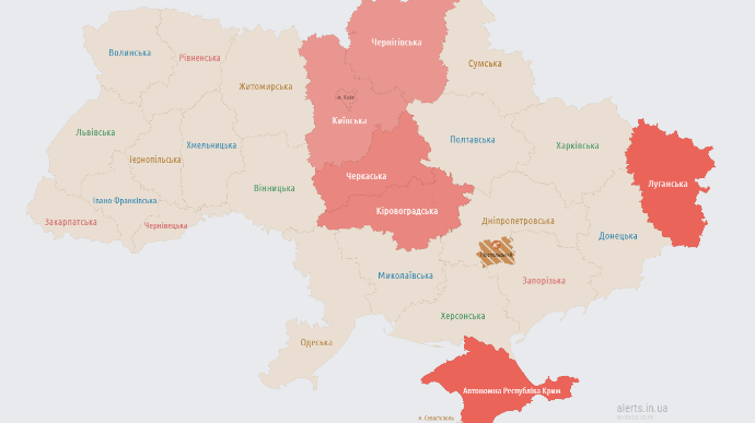 В Киеве и ряде областей объявляли воздушную тревогу: работала ПВО, в столице гремели взрывы