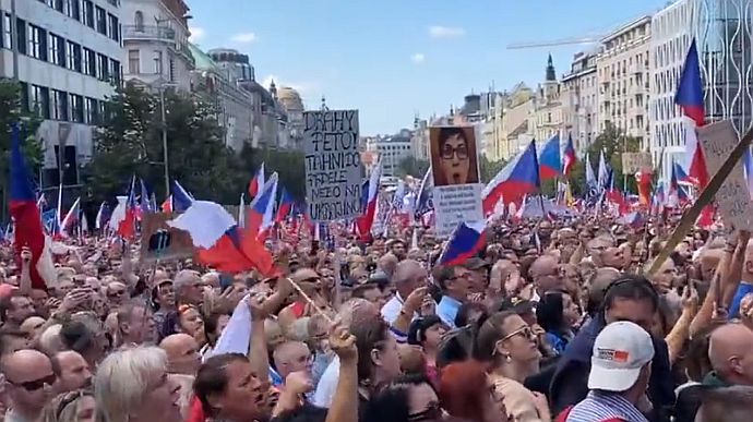 В Праге 70 тысяч человек вышли на протест пророссийских сил: против санкций и поставок оружия Украине