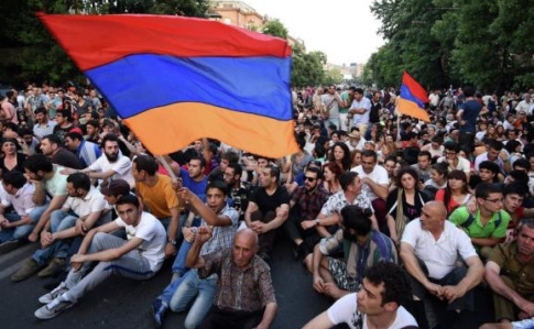 Премьер Армении подал в отставку из-за протестов