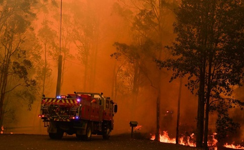 От лесных пожаров в Австралии десятки людей пропали без вести, 17 погибли
