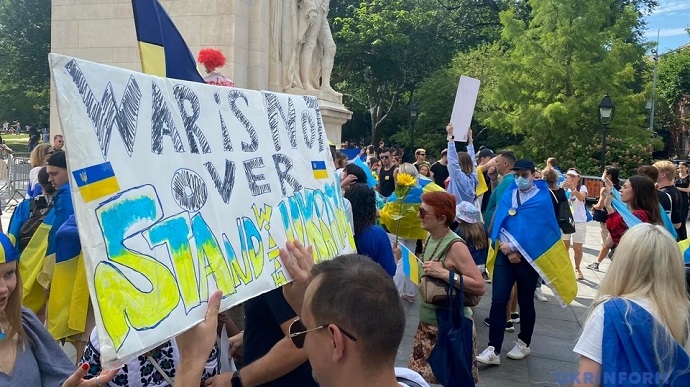 В Нью-Йорке сотни людей вышли на акцию против войны в Украине