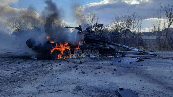 Под Черниговом ВСУ уничтожили два вражеских танка и еще несколько захватили