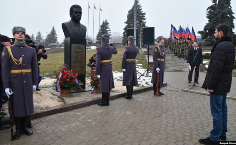 В Донецке открыли второй памятник Кобзону