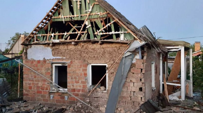 Russian forces hit Nikopol using Grad MLRS, injuring civilians and damaging 20 apartment buildings