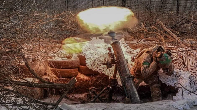 ЗСУ знищили три склади з боєприпасами, РФ скинула аерозольні гранати на Донеччині – Генштаб