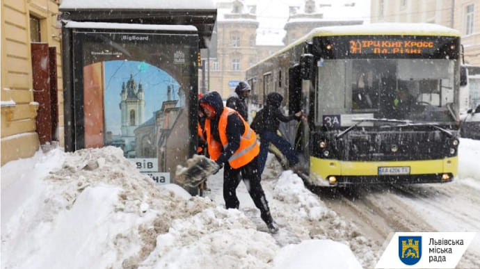 Запад Украины засыпало снегом
