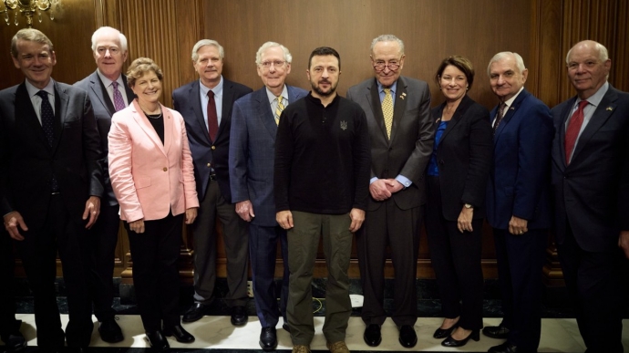 Zelenskyy presents key points of Victory Plan to US senators – photos