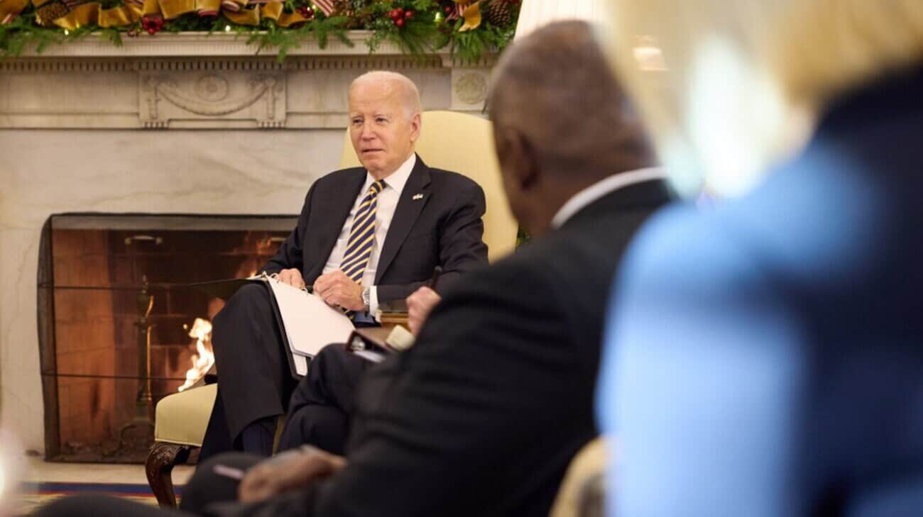 Biden urges Congress to approve aid to Ukraine "before it's too late"