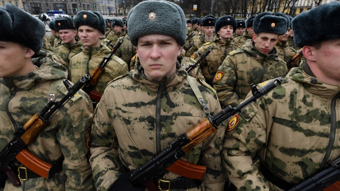 ОДА: На Луганщині окупанти агітують дев'ятикласників укладати контракти з армією РФ після школи