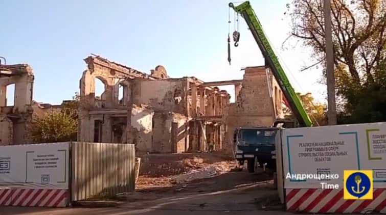 Russians utterly destroy building of Mariupol-based girls' secondary school built in 1894