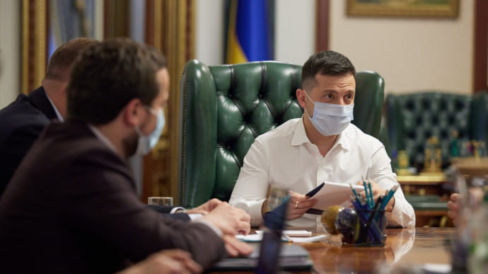 Зеленський зустрівся із керівниками українських телеканалів та заспокоював їх