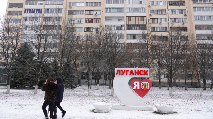 Оккупанты эвакуируют семьи своих военнослужащих из Луганска – штаб