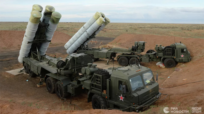 Russian forces prepare air defence over Moscow