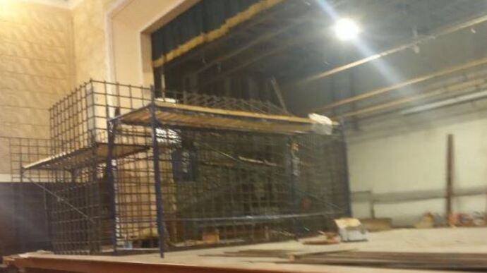 Occupiers in Mariupol assemble cages in concert hall for show trial of Ukrainian defenders – City Council