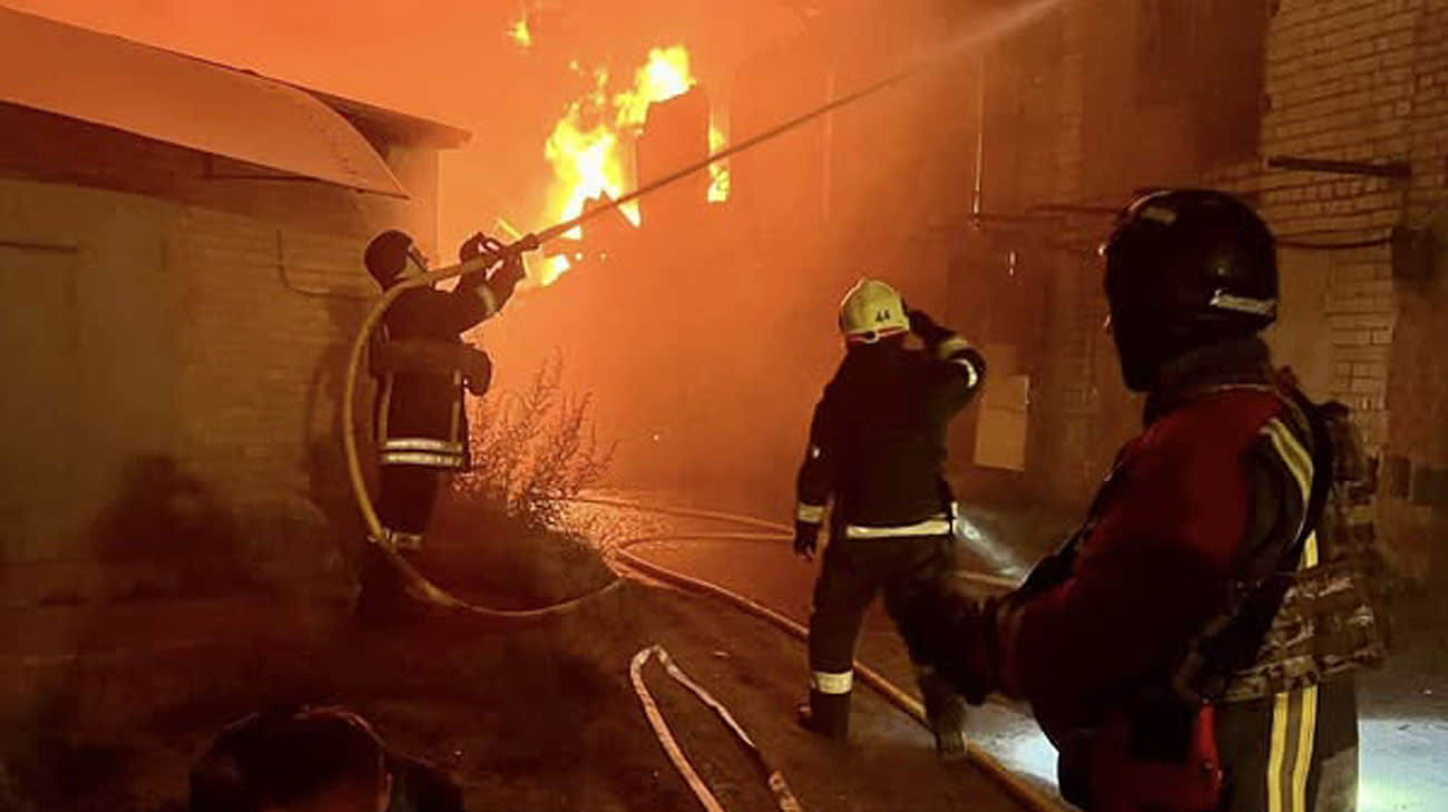 Aftermath of Russian attack on Kyiv Oblast: fires rage, houses and vehicles damaged – photos