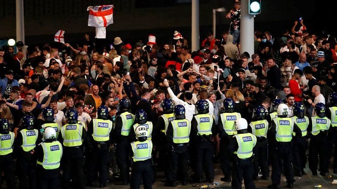 Полиция Лондона задержала 45 человек в день финала Евро-2020