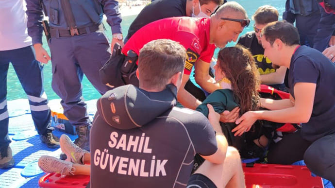 В МИД рассказали о состоянии украинской парашютистки, которая сорвалась в море в Турции