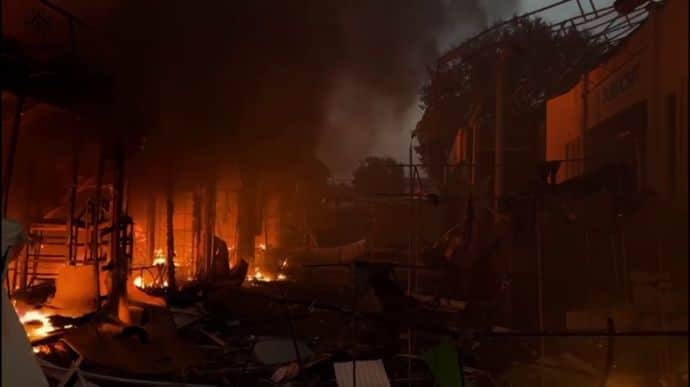 Ранкова атака: у Черкасах знищено готель, на Львівщині й Рівненщині є влучання