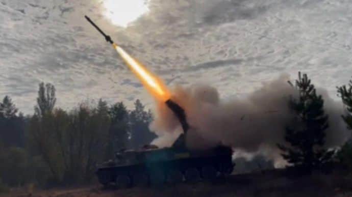Ukrainian defenders kill 350 Russian soldiers and destroy air defence system in 24 hours