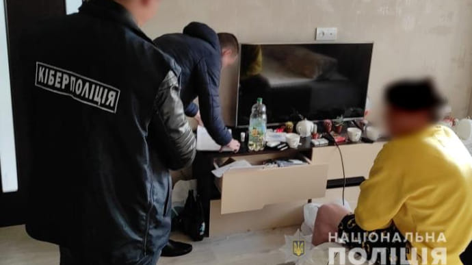 Трое украинских тинейджеров украли у иностранцев миллион через интернет-банкинг