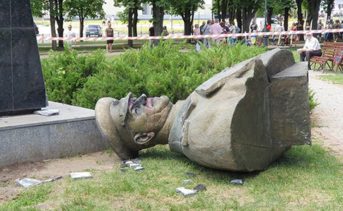 УІНП відповів Зеленському: пам’ятник Жукову мав бути знесений, правової колізії немає