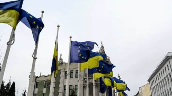 СМИ: Еврокомиссия предложит присоединить Украину к схеме поддержки оборонной промышленности ЕС
