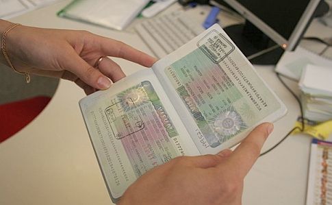 Европарламент призвал ускорить отмену виз для Украины