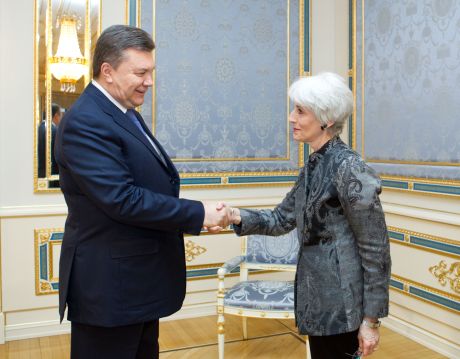 Янукович и Венди Шерман. Фото пресс-службы президента
