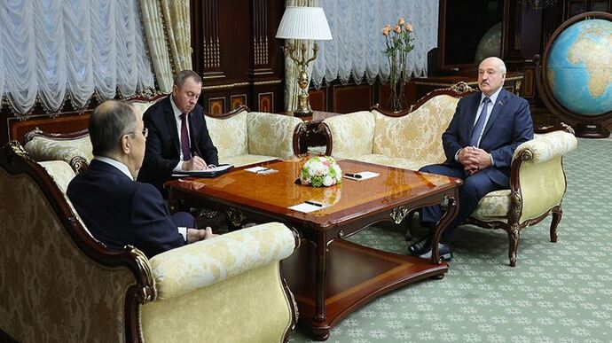 Lukashenko gives assurances that there are no nuclear weapons depots in Belarus