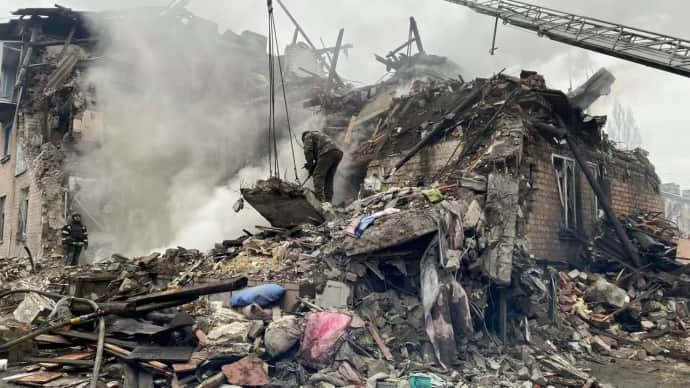Body fragments found under rubble of destroyed high-rise building in Novohrodivka, Donetsk Oblast