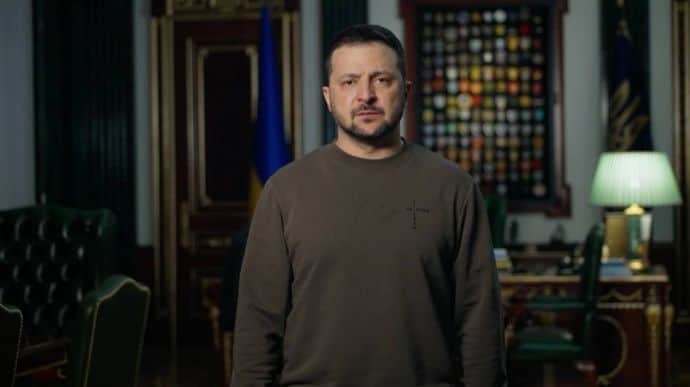 Зеленський анонсував зміни у доступі журналістів до фронту