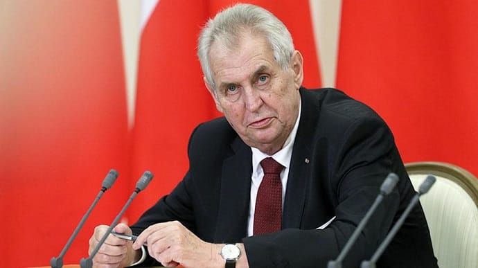 Президент Чехії просить у Путіна COVID-вакцину Супутник V